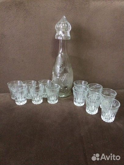 Графин и рюмки