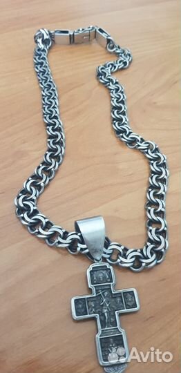 Серебряные цепи и кресты
