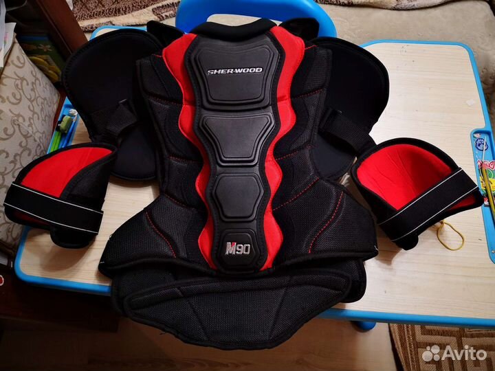 Нагрудник хоккейный Sher-wood rekker M90