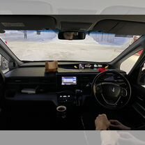 Honda Stepwgn 1.5 CVT, 2016, 130 000 км, с пробегом, цена 2 200 000 руб.