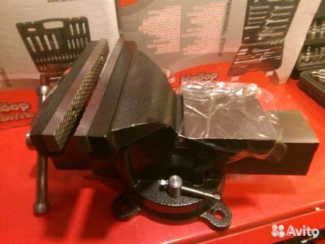 Тиски слесарные 150мм поворотные с наковальней