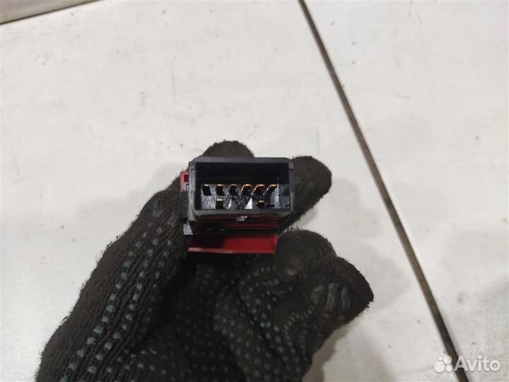 Кнопка аварийной сигнализации Hyundai Santa Fe I