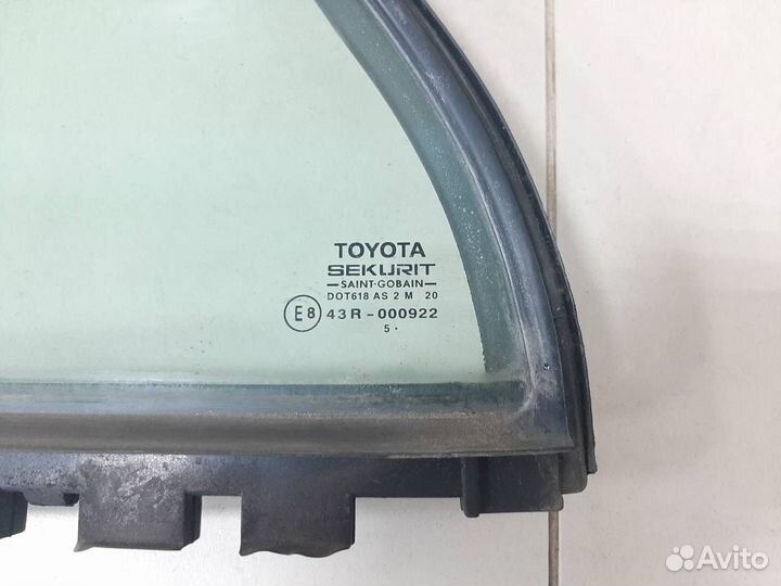 Стекло двери задней левой форточка Toyota Corolla