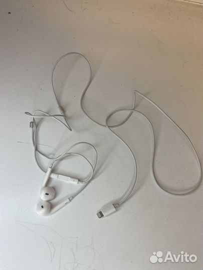Проводные наушники iPhone
