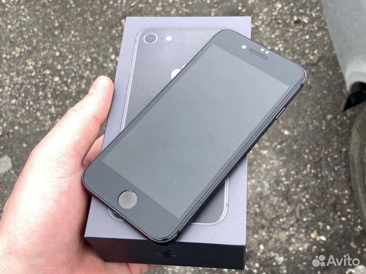 iPhone 8, 64 ГБ