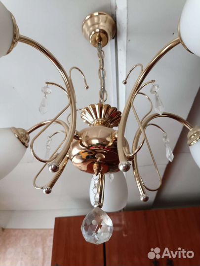 Люстра с хрустальными подвесками