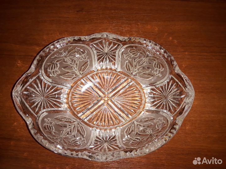 Хрустальная ваза (салатница) и 2 цветка из стекла