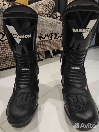 Мотоботы Forma 42, Vanucci 42