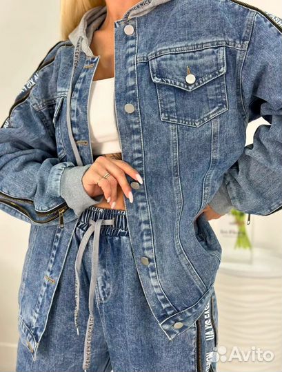 Женский костюм