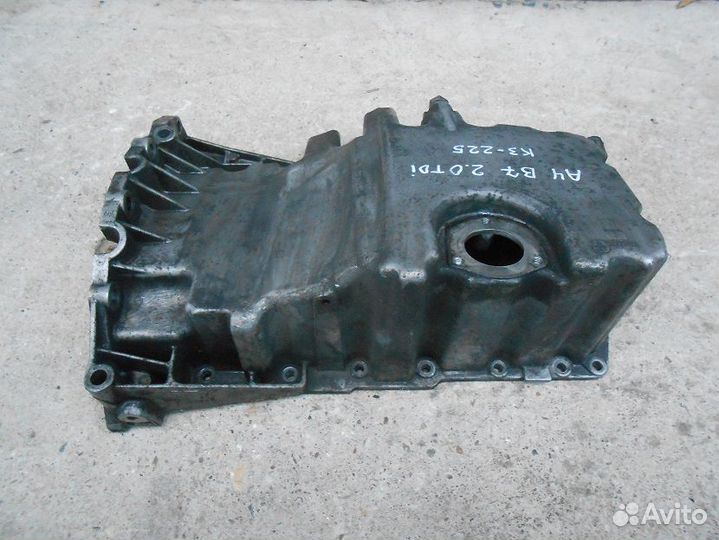 Масляный поддон Ауди А4 Б7 2.0 тди 03G103603J