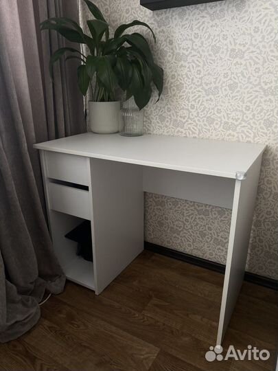 Письменный стол