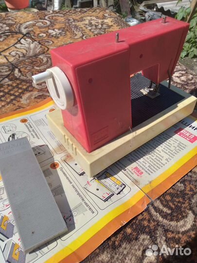 Детская швейная машинка Michaela