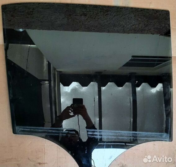 Правое заднее стекло Mercedes-Benz A1677353400