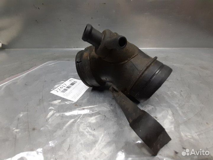 Патрубок воздушного фильтра Volkswagen Passat B5