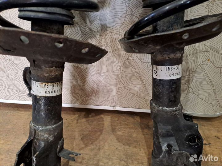 Honda insight переднии стойки