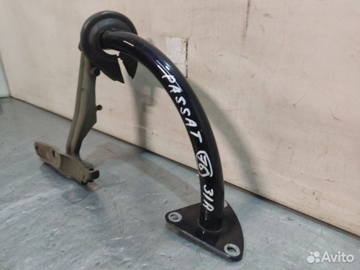 Петля крышки багажника задняя правая Volkswagen