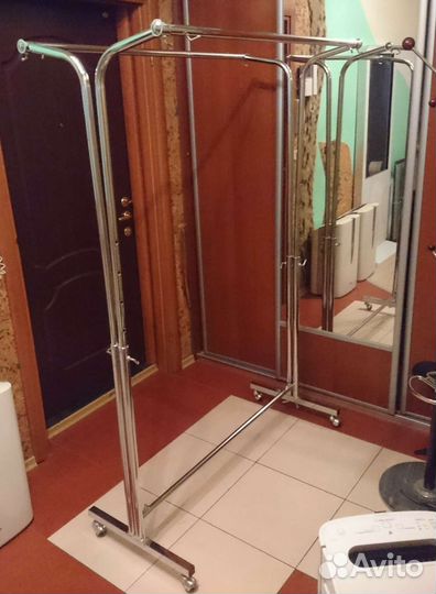 Вешалка напольная, регулируемая, на колесиках