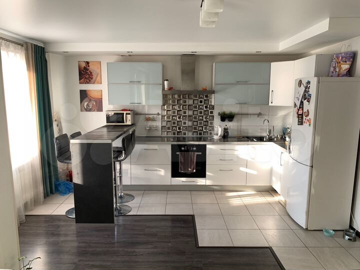 3-к. квартира, 95 м², 10/10 эт.