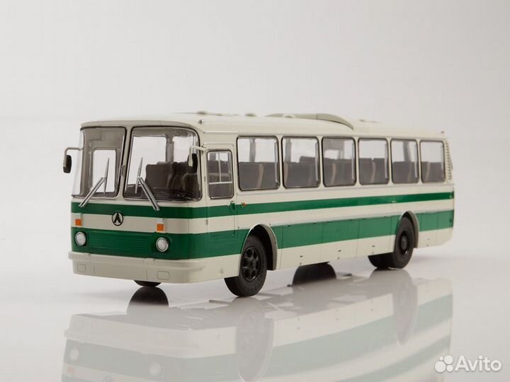 Коллекционная модель автобуса лаз-699Р