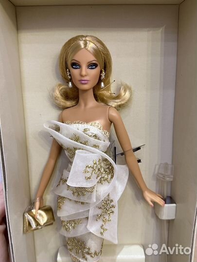 Barbie glimmer of gold 2010