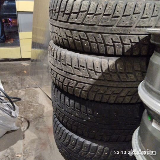 Шины 235 65 17 зимние шиповаванные