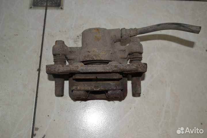 Тормозной суппорт задний левый Mitsubishi Lancer 9