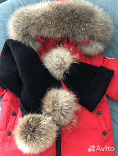 Шапка шарф с помпонами из натурального меха енота