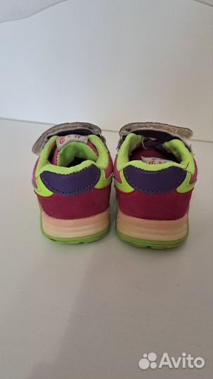Кроссовки для девочки