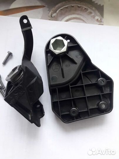 Кронштейн фары мерседес W213 левый