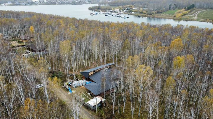 Коттедж 484 м² на участке 18 сот.