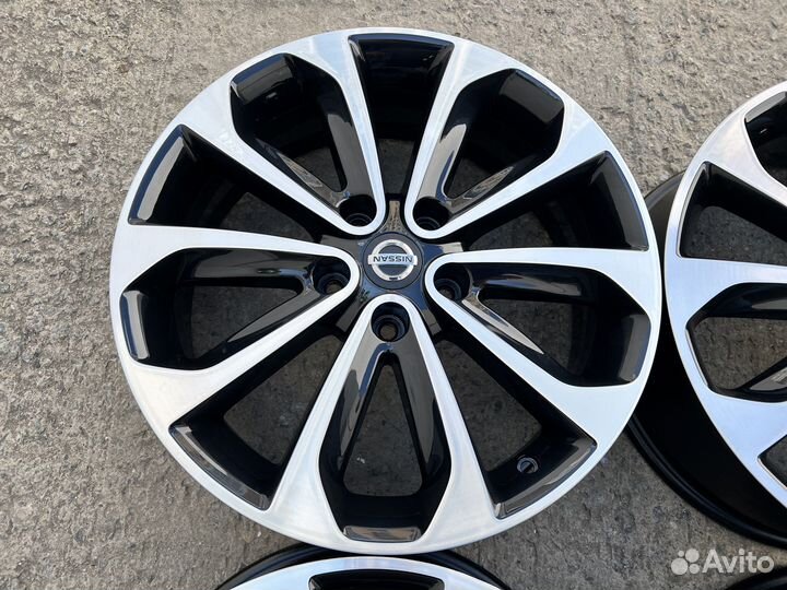 Комплект оригинальный дисков на Nissan Qashqai R18