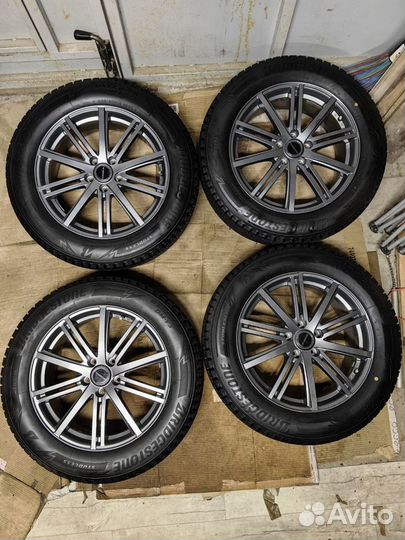 Комплект колес 225/60R18 в отличном состоянии