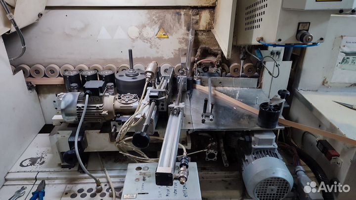 Станок кромкооблицовочный