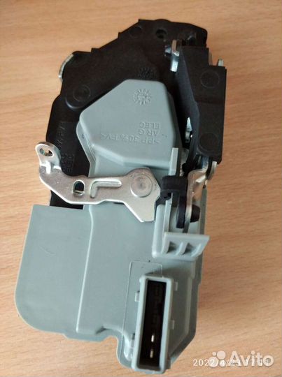 Замок двери ваз-2190 задний левый