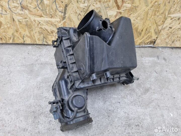 Корпус воздушного фильтра Toyota Camry C 2011