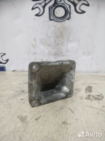 Кронштейн двигателя левый Ssangyong Rexton 1 D27DT