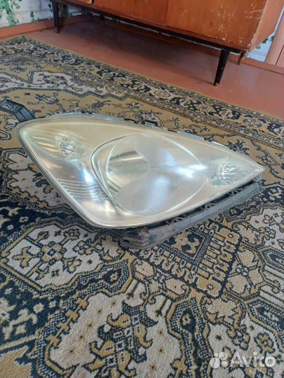 Фара передняя правая Honda Fit Schutle