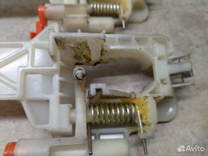 Кронштейн ручки двери левый Kia Cerato 2014