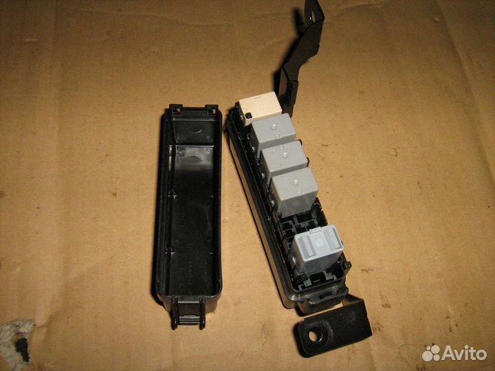 Блок предохранителей малый forester 2016 (Электроо