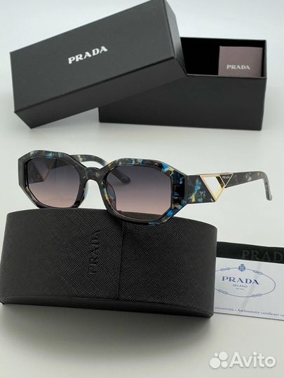 Солнцезащитные очки prada