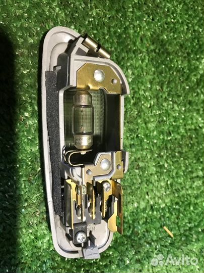 Плафон освещения салона задний левый Mitsubishi