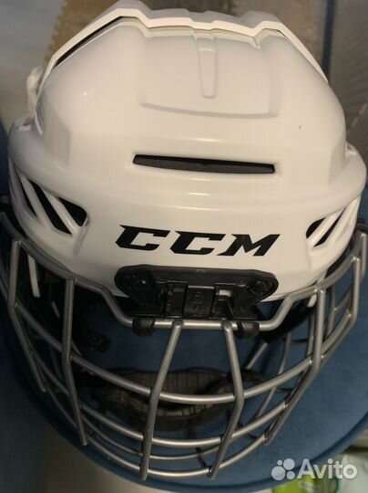 Хоккейный шлем