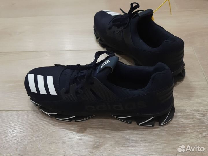 Adidas мужские кроссовки 42 р