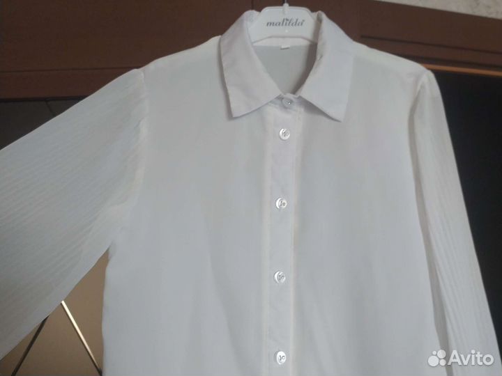 Блузка с прозрачными рукавами