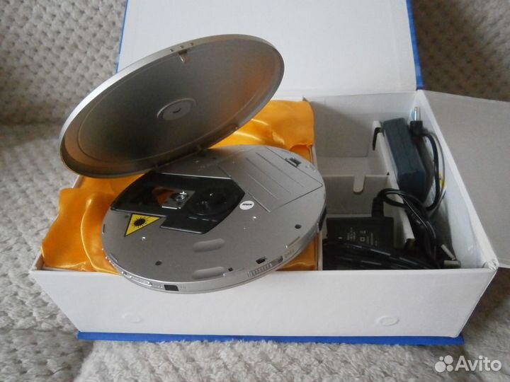 Портативный аудио/ видеоплеер BBK PV400S