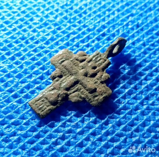 Маленький старинный крестик. L10