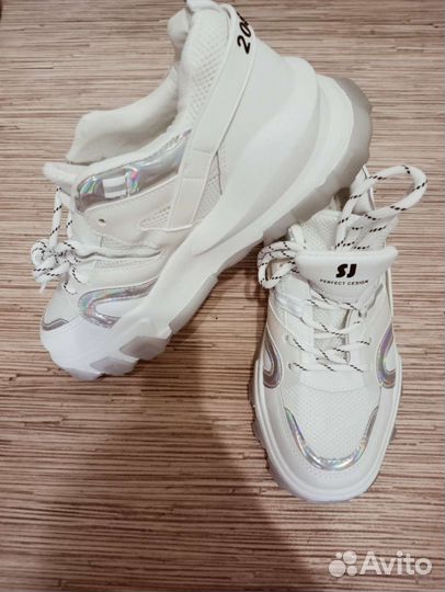Кроссовки женские 40 размер новые