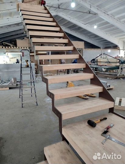 Лестница на металлокаркасе