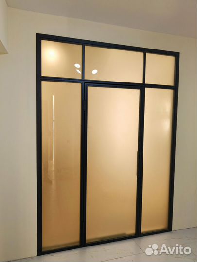 Лофт перегородка с распашной дверью