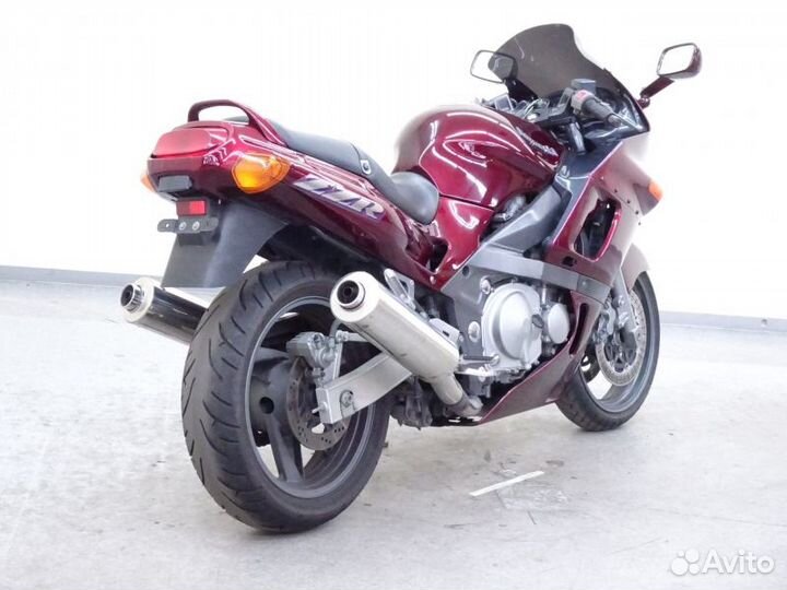 Kawasaki ZZR 400, 2001